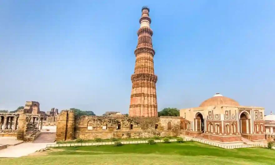 कुतुब मीनार परिसर में मालिकाना हक की मांग